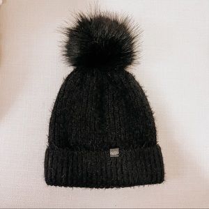 BLACK POM BEANIE